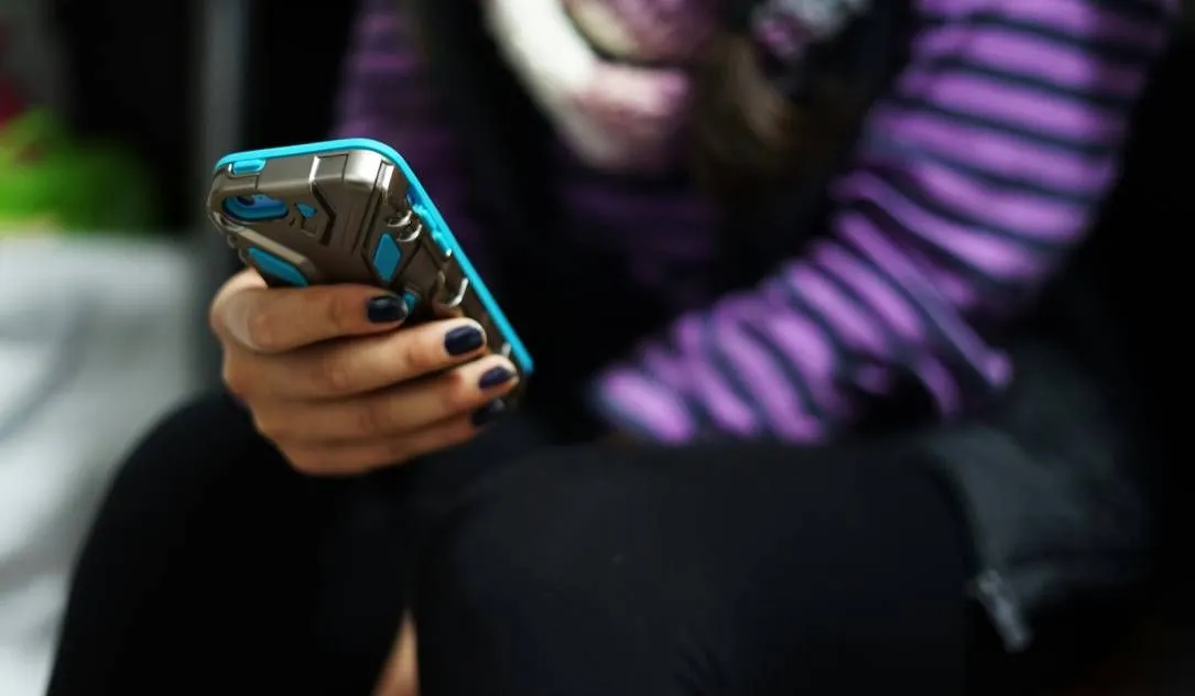 Teen Phone 89E07A1991 Ala9V0