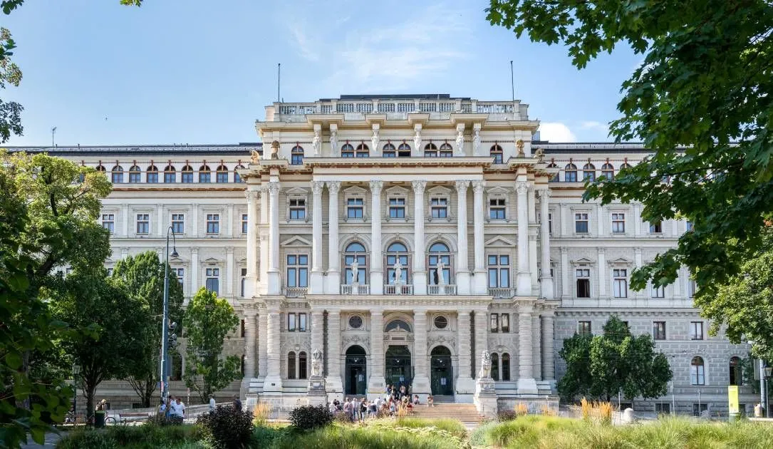 Vienna Supreme Court 6395704955 Vdlke9