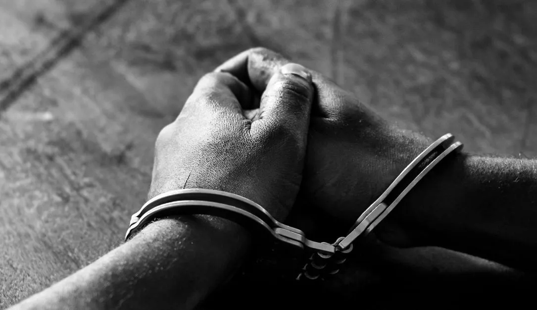 Arrest 4Fc2Cb1F43 Fnlcqk