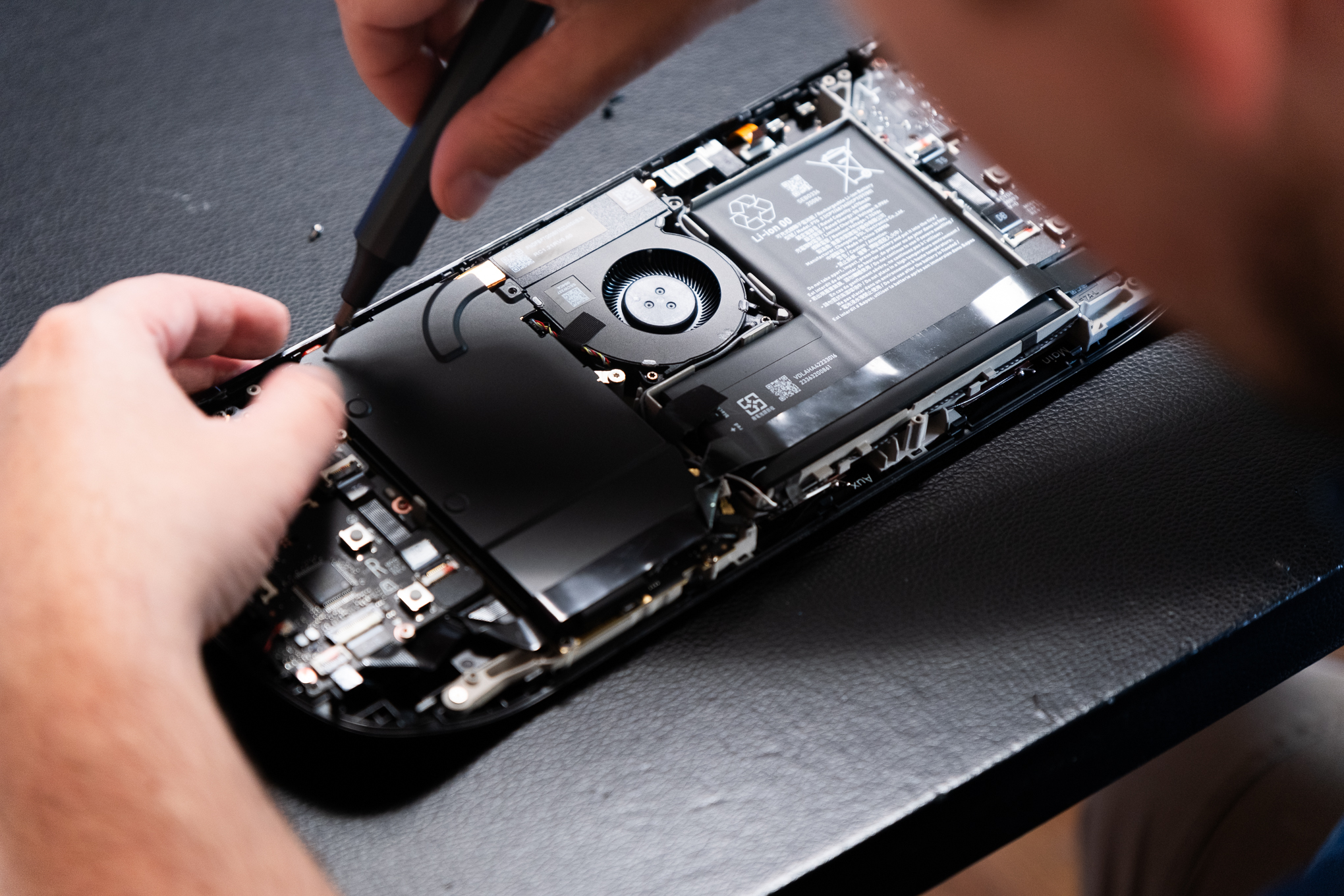Valve Says Ifixit Will Keep Selling Steam Deck Batteries After All