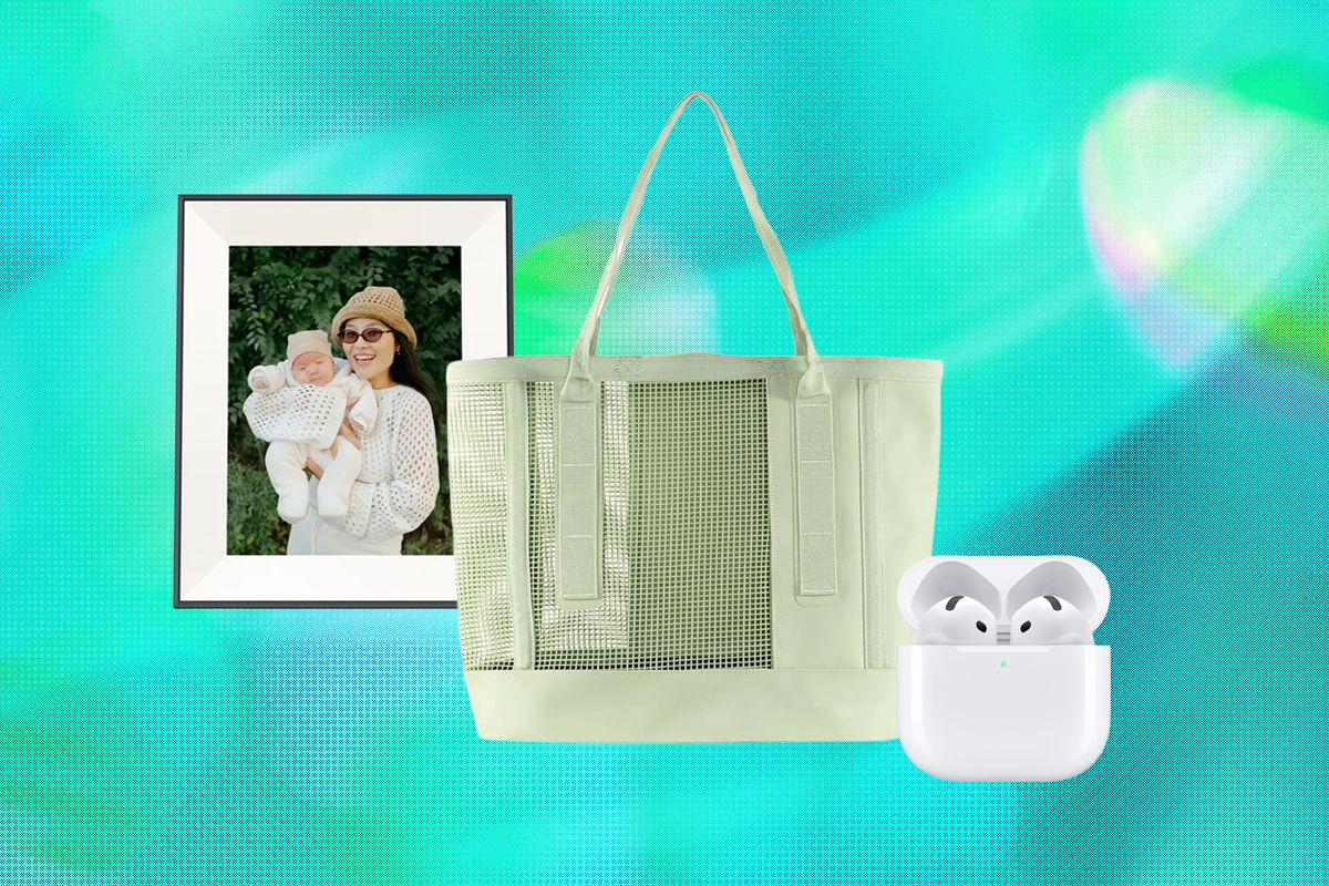 Best Gifts For Mom (2026): E-Readers, Digital Wall Calendar, Smart Bird Feeders